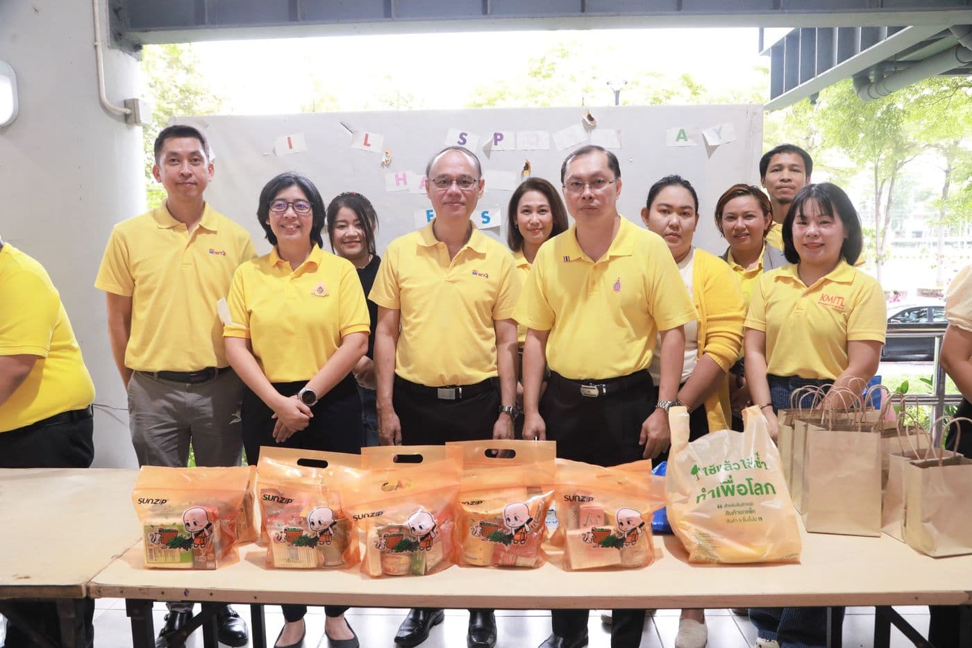 Making merit and giving alms, paying royal homage on the anniversary of the death of His Majesty King Bhumibol Adulyadej the Great, The Great King Rama IX Making merit and giving alms, paying royal homage on the anniversary of the death of His Majesty King Bhumibol Adulyadej the Great, The Great King Rama IX