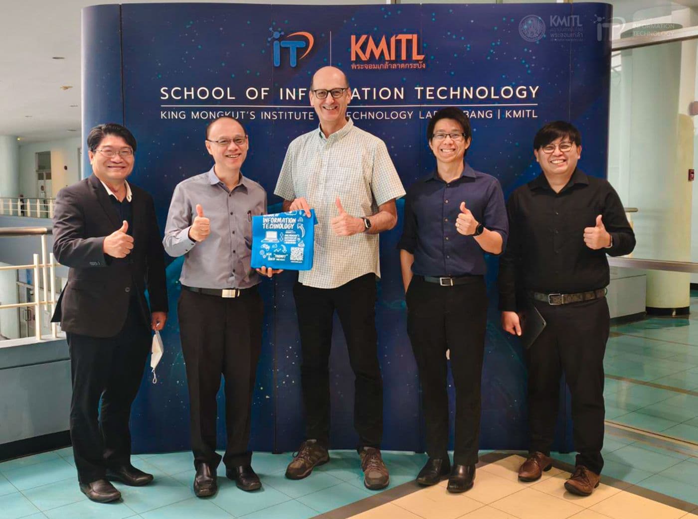 หารือเกี่ยวกับความร่วมมือทางวิชาการ หารือเกี่ยวกับความร่วมมือทางวิชาการ